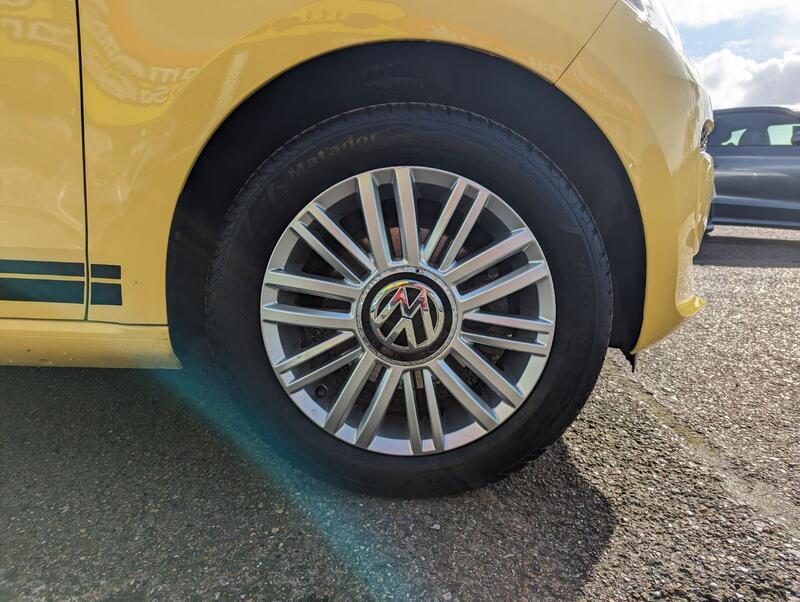 VOLKSWAGEN UP