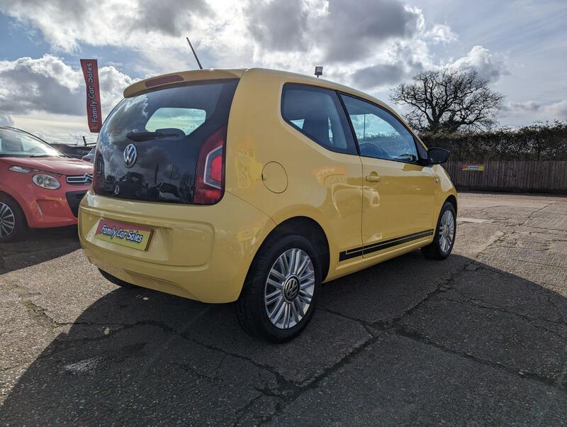 VOLKSWAGEN UP