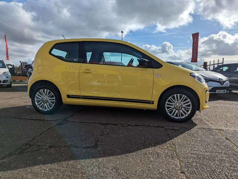 VOLKSWAGEN UP
